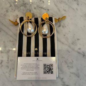 Lele Sadoughi IVORY PEARL TEARDROP HOOP EARRINGS